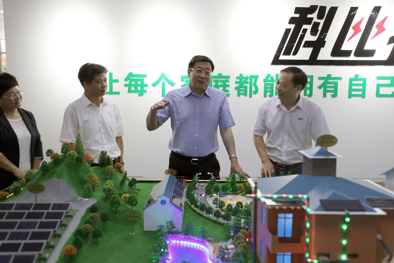杜书记调研百博官方网站.jpg